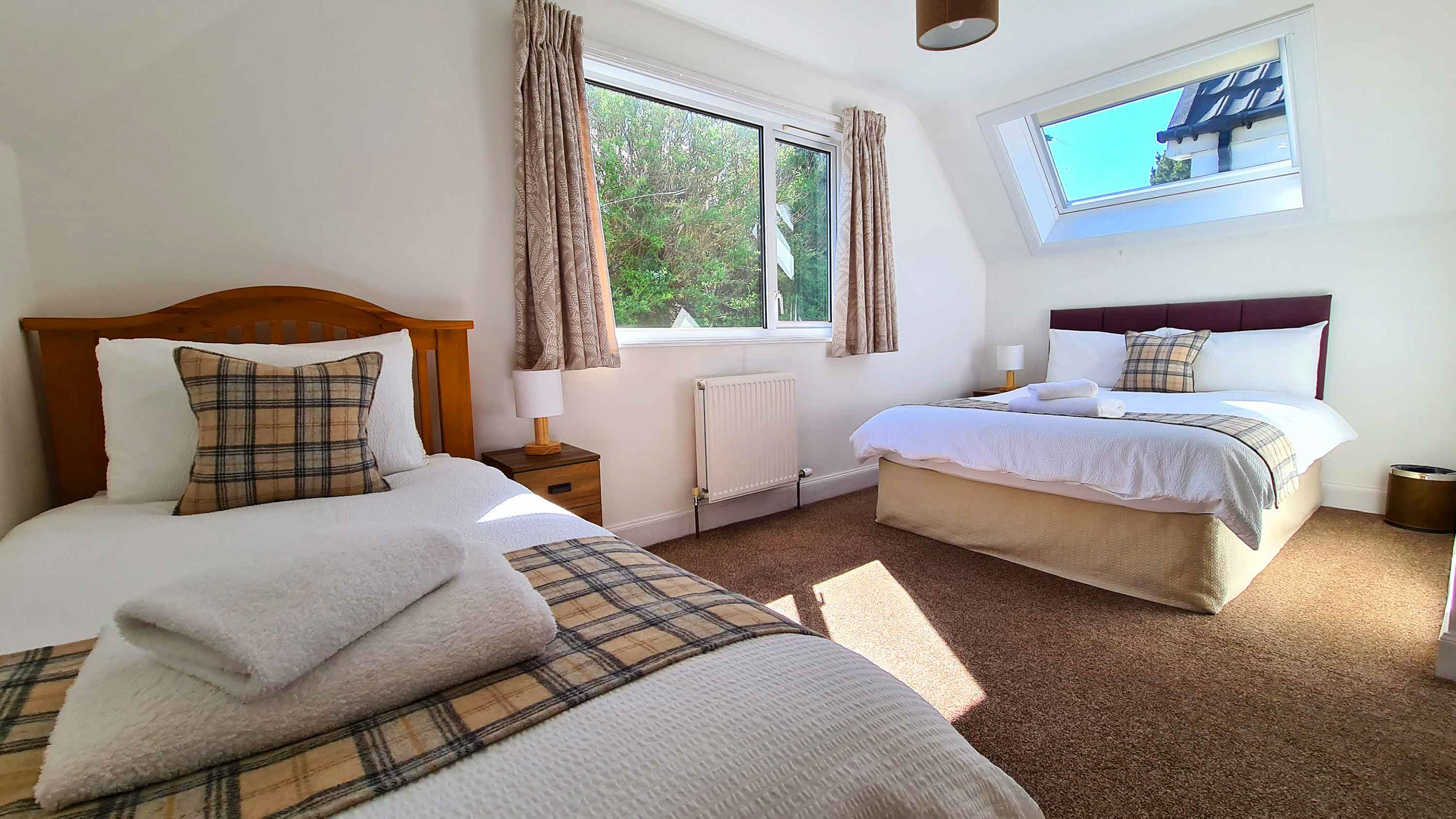 The Boathouse luxury accommodation contains a triple family room with WIFI internet access